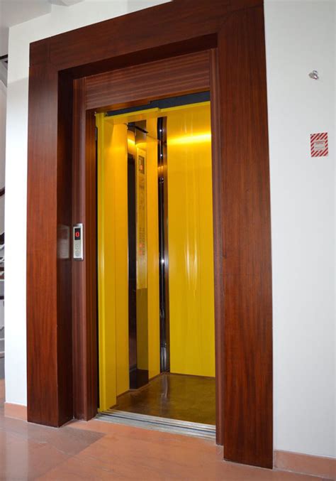 totnakan|Totnakan sa Elevator .